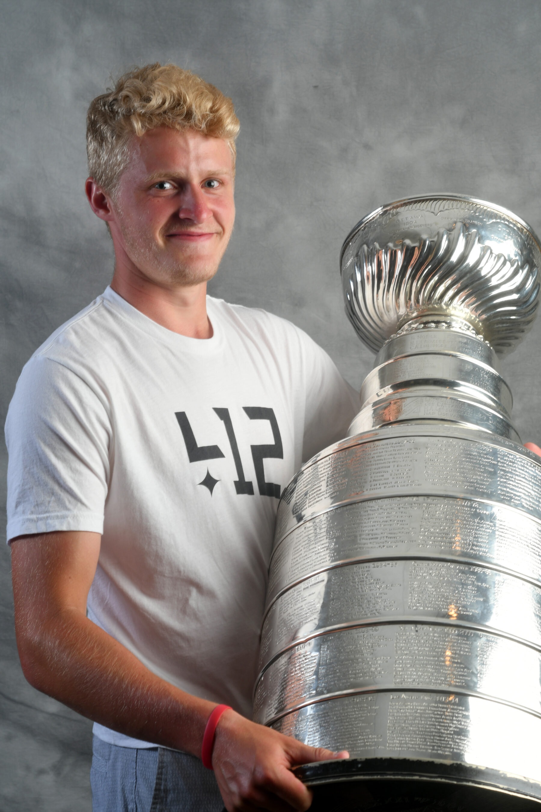 Pittsburgh Penguins Jake Guentzel holding Stanley Cup